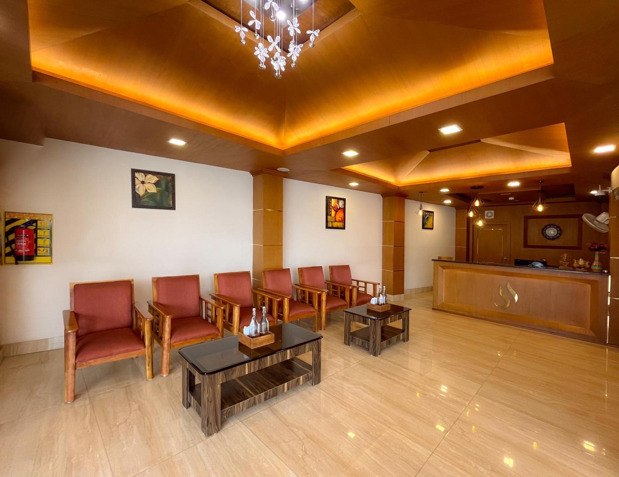 Отель Shree Residency Ироду Экстерьер фото