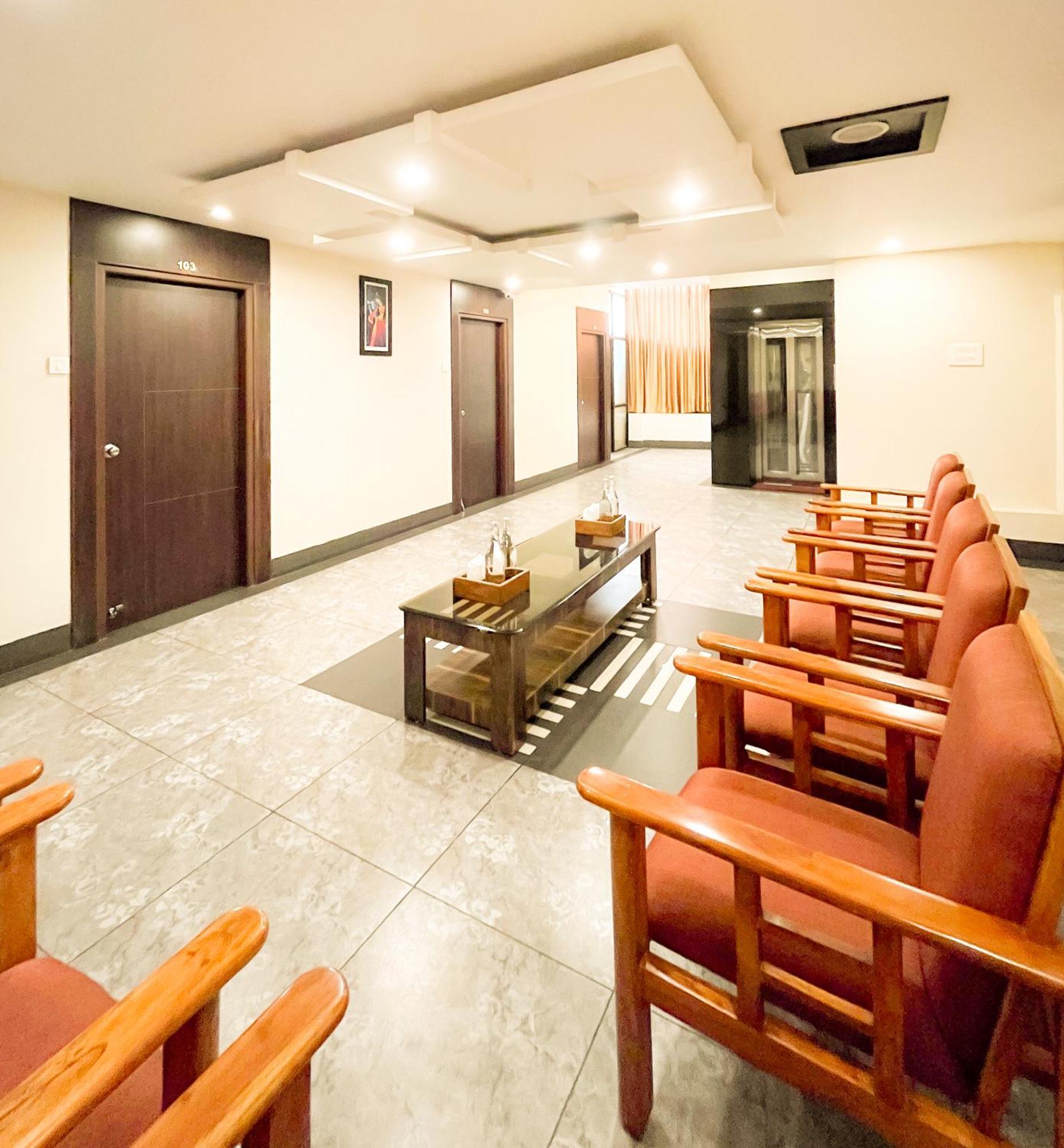 Отель Shree Residency Ироду Экстерьер фото